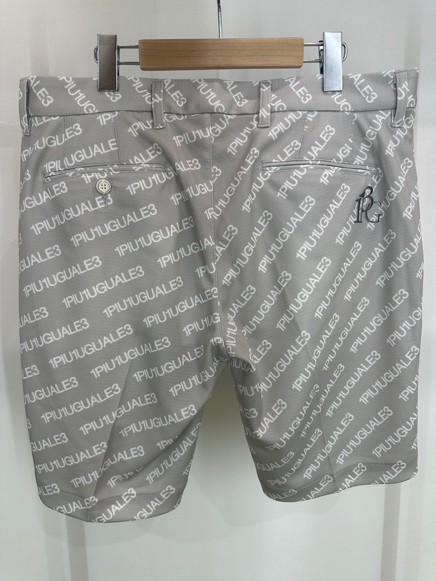 1PIU1UGUALE3 MENS DIAGONAL LOGO SHORTS