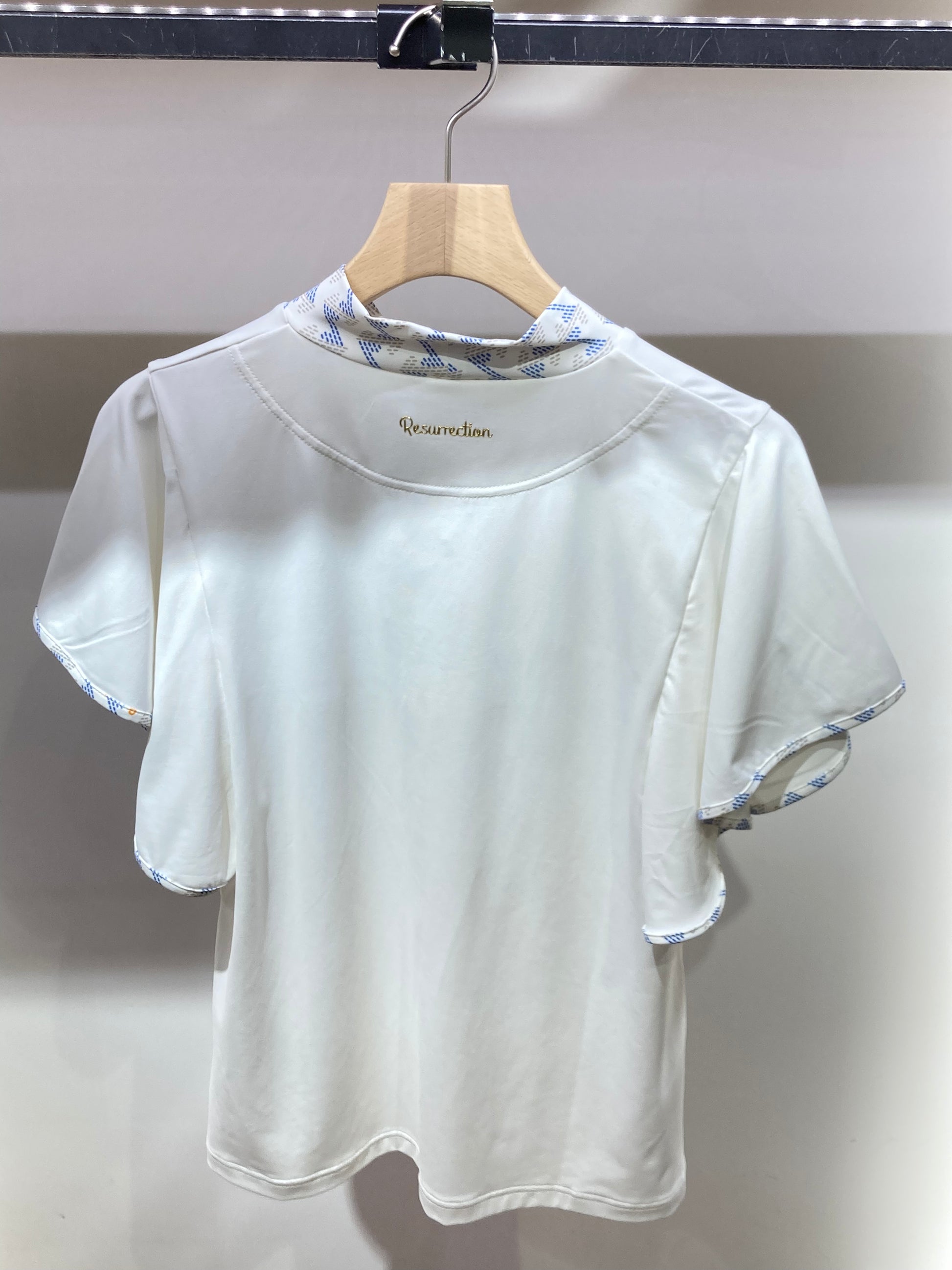 Resurrection WOMEN フレアスリーブレスハイネックシャツ Resurrection WOMEN フレアスリーブレスハイネックシャツ