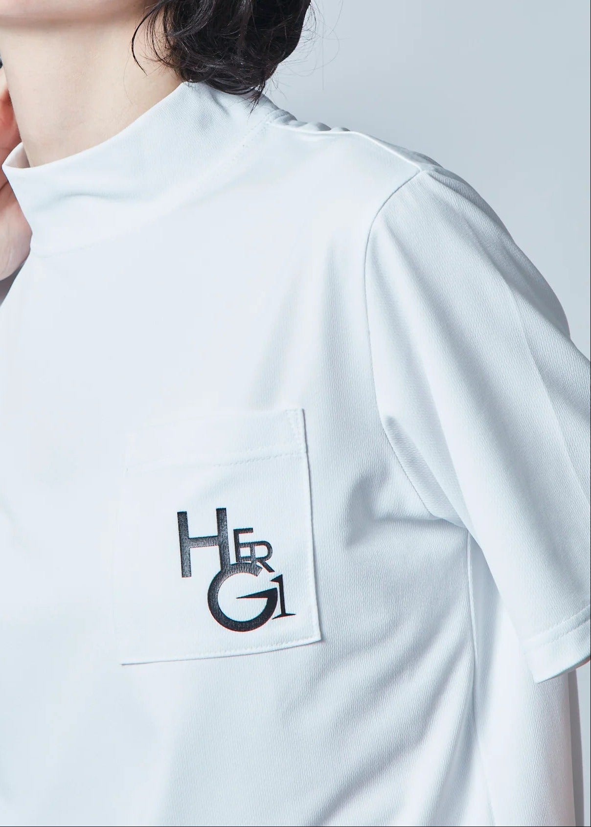 HERG1 WOMENS True Beaute Short Sleeve Mock Neck